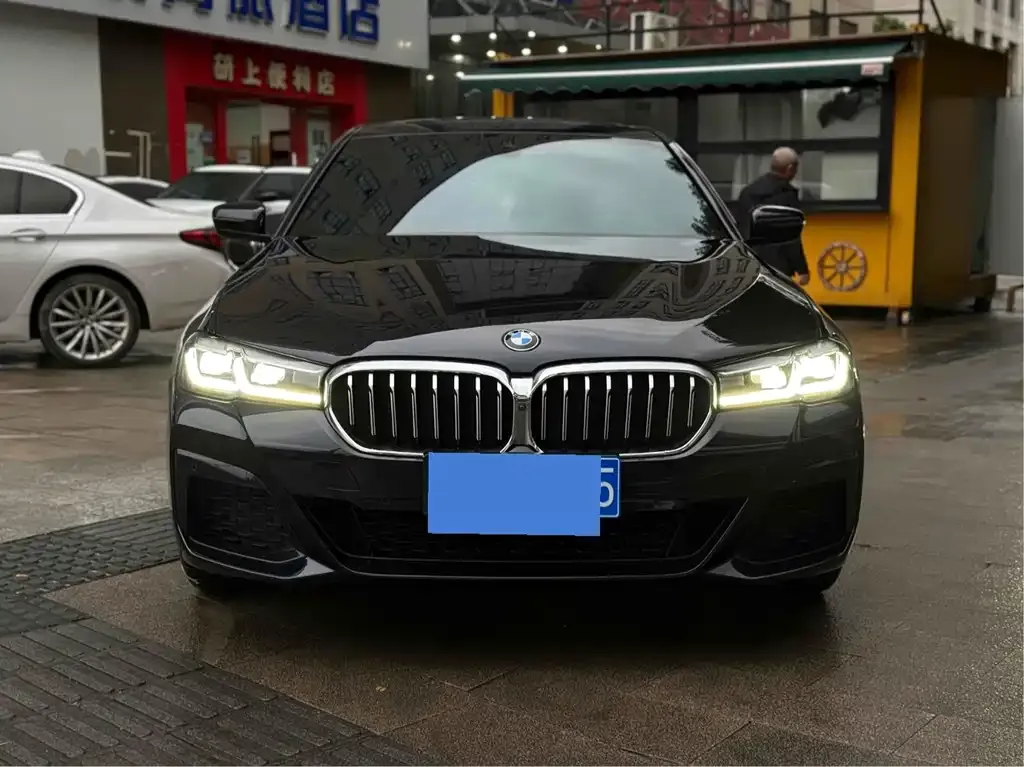 BMW 5 Series 2022 из CN, фото 2