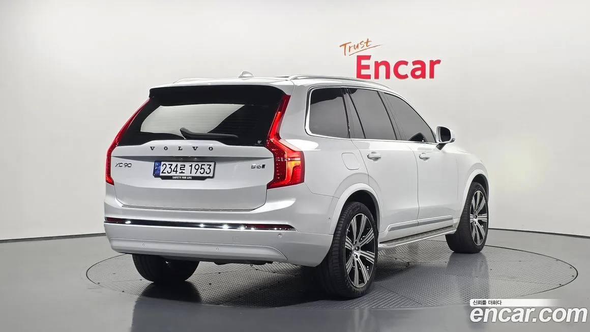 Volvo XC90 2023 из KR, фото 2