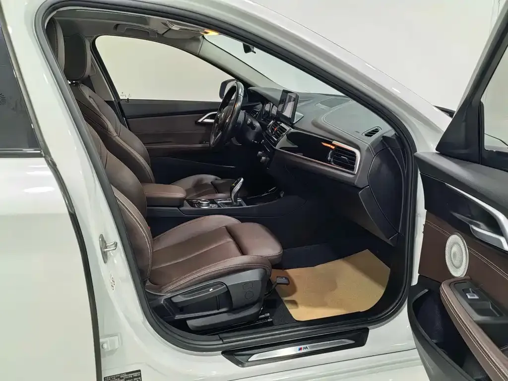 BMW 1 Series 2021 из CN, фото 6