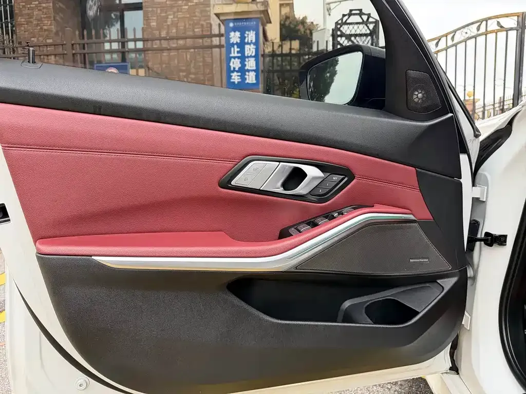 BMW 3 Series 2021 из CN, фото 6