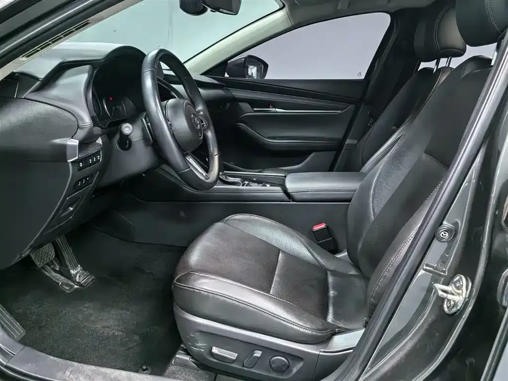 Mazda 3 Axela 2023 из CN, фото 7