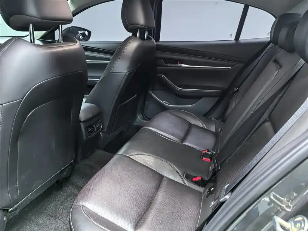 Mazda 3 Axela 2023 из CN, фото 9