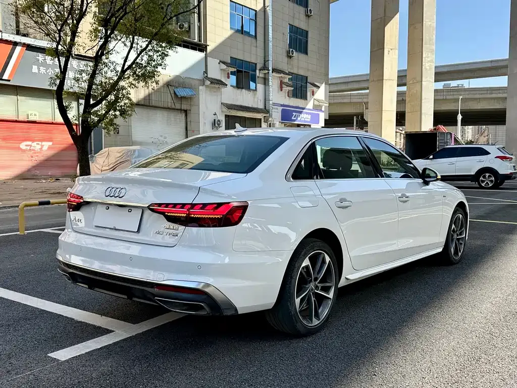 Audi A4L 2021 из CN, фото 8