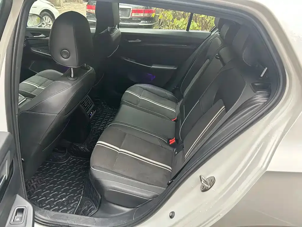 Volkswagen Golf 2021 из CN, фото 10