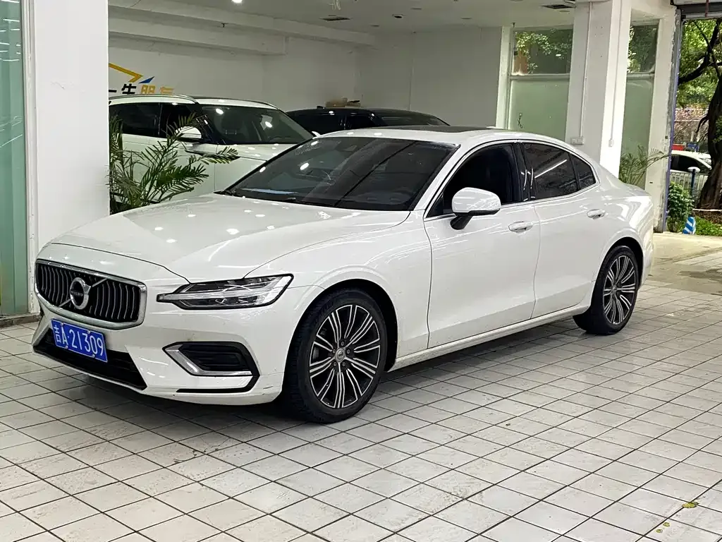 Volvo S60 2021 из CN, фото 2