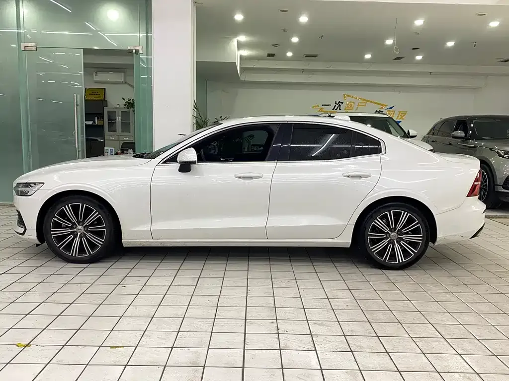 Volvo S60 2021 из CN, фото 3