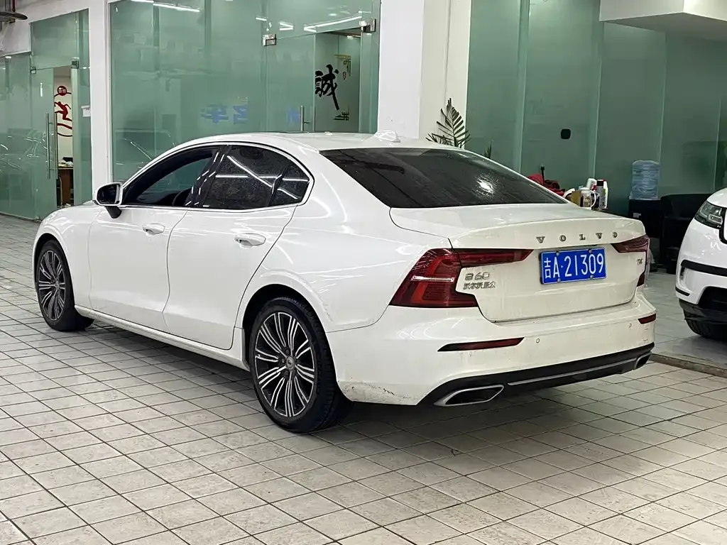 Volvo S60 2021 из CN, фото 4
