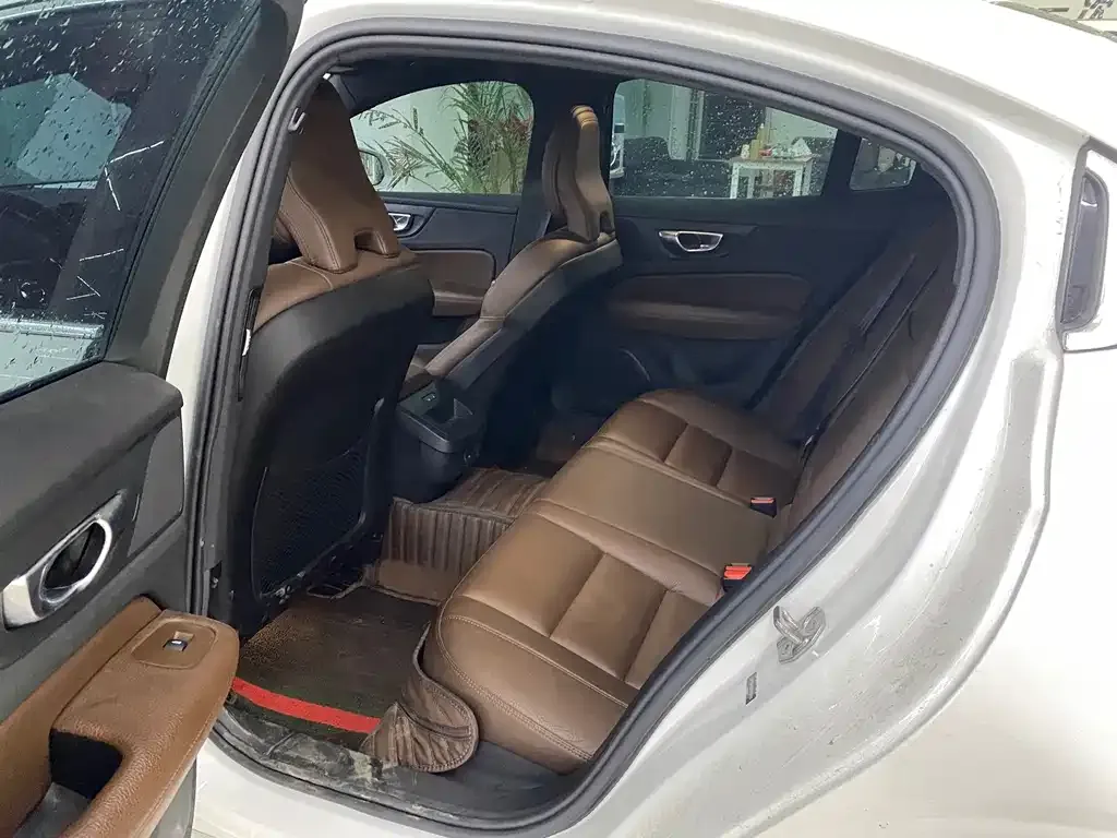 Volvo S60 2021 из CN, фото 7