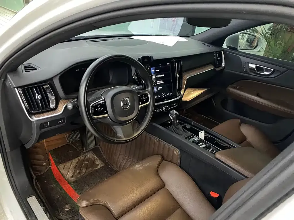 Volvo S60 2021 из CN, фото 8