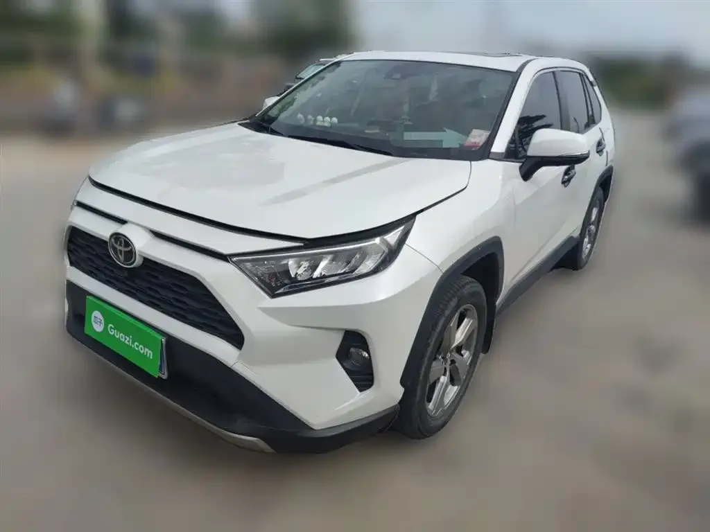 Toyota RAV4 — фото 1