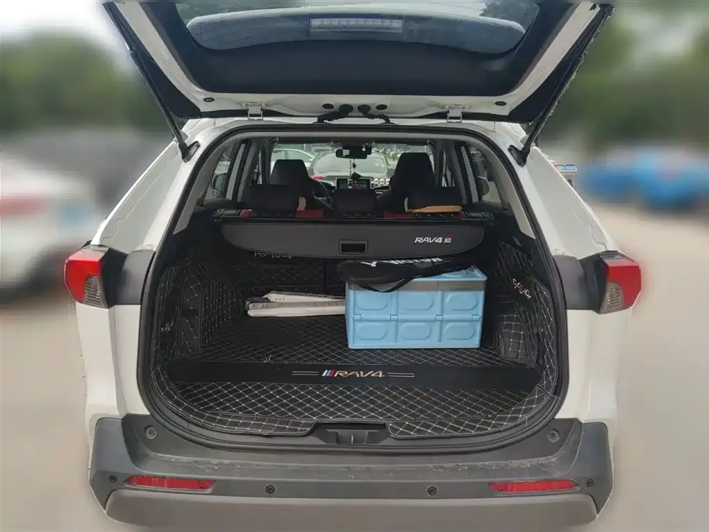 Toyota RAV4 — фото 10