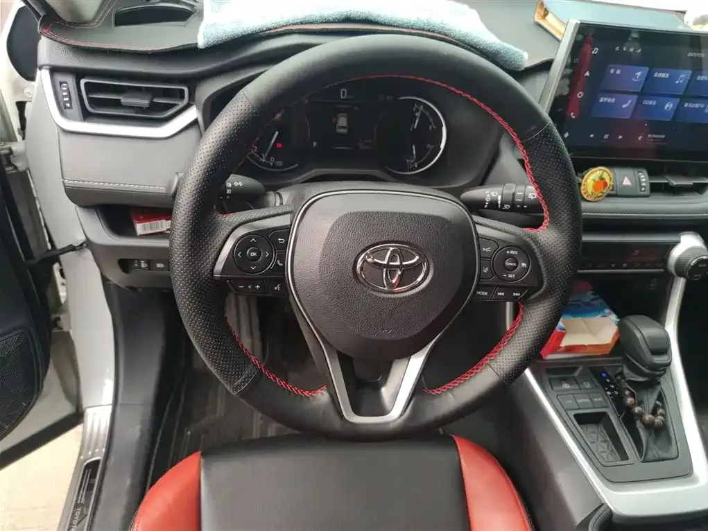 Toyota RAV4 — фото 3