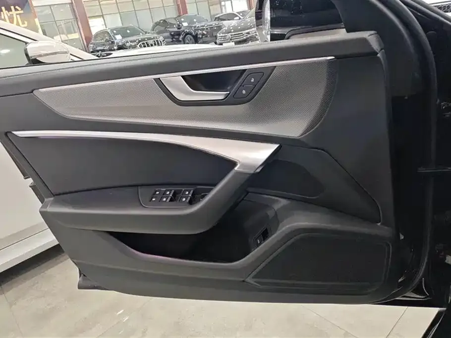 Audi A6L 2021 из CN, фото 7