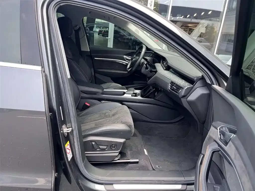 Audi e-tron 2025 из CN, фото 7