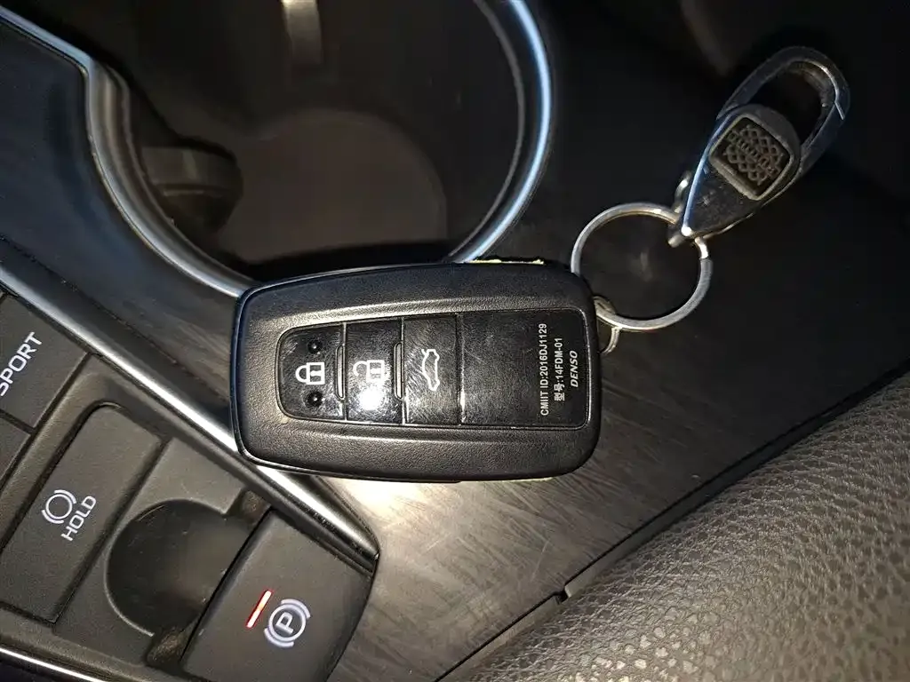 Toyota Camry 2023 из CN, фото 9
