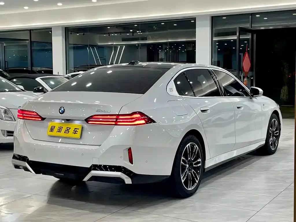 BMW 5 Series 2025 из CN, фото 4