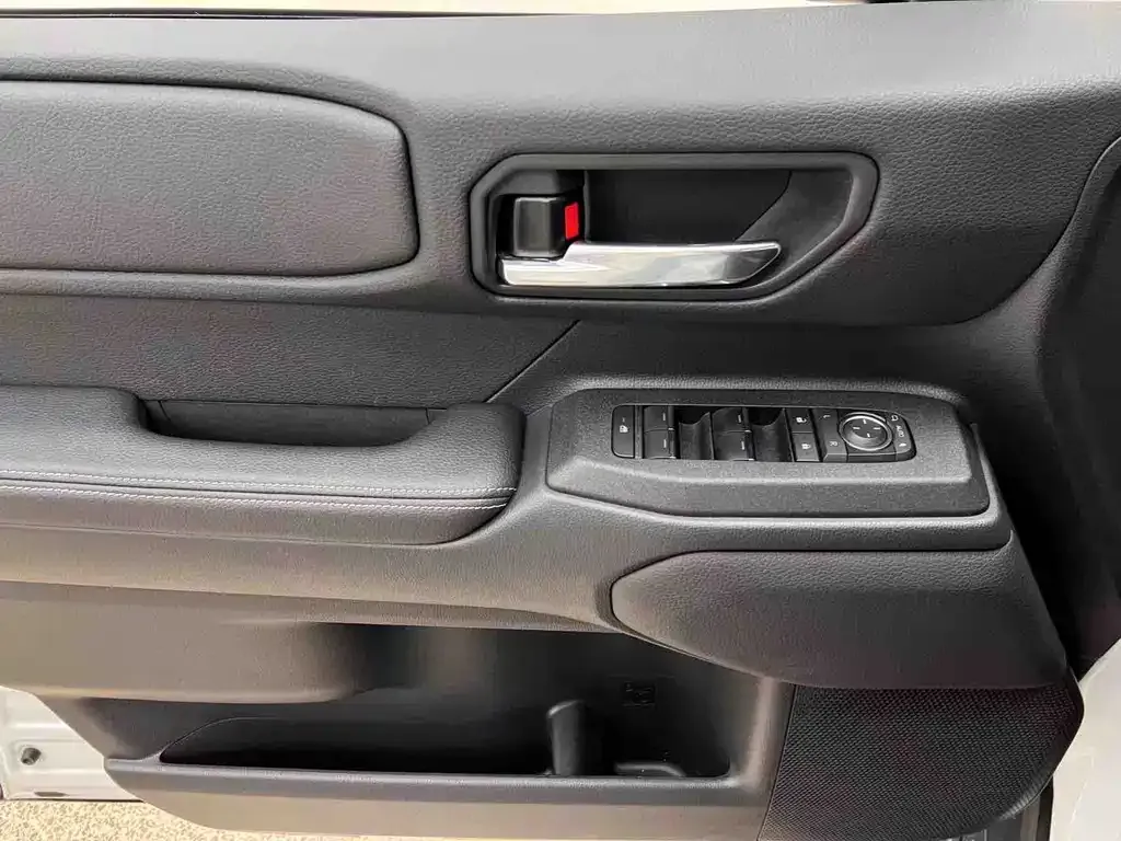 Toyota Prado — фото 10