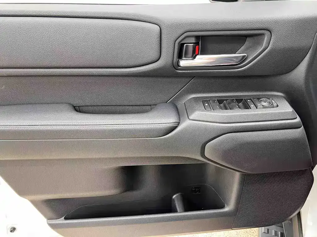 Toyota Prado — фото 9