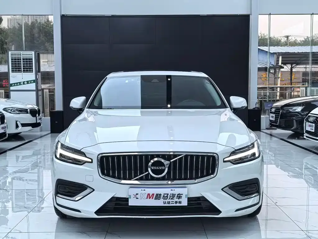 Volvo S60 2021 из CN, фото 2
