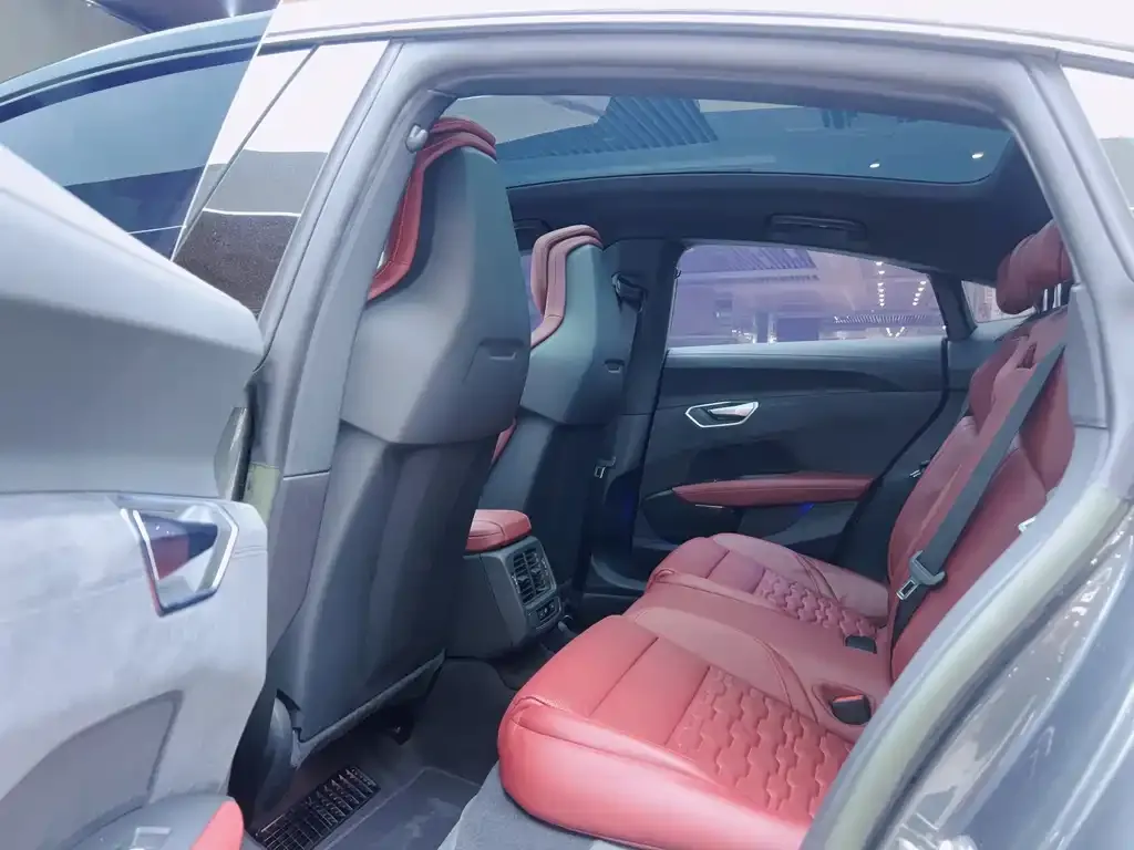 Audi e-tron GT 2024 из CN, фото 9