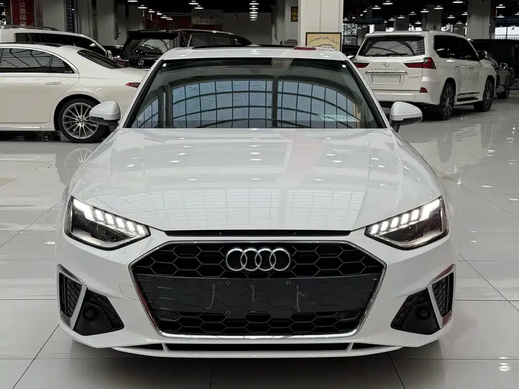 Audi A4L 2023 из CN, фото 2