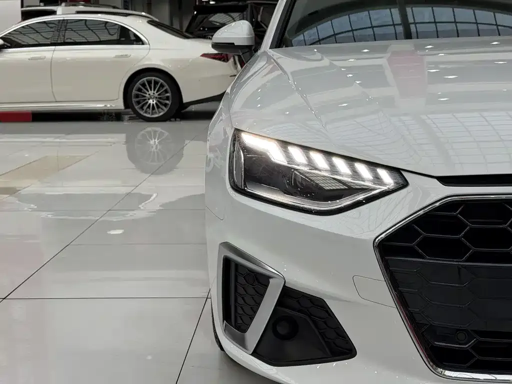 Audi A4L 2023 из CN, фото 5