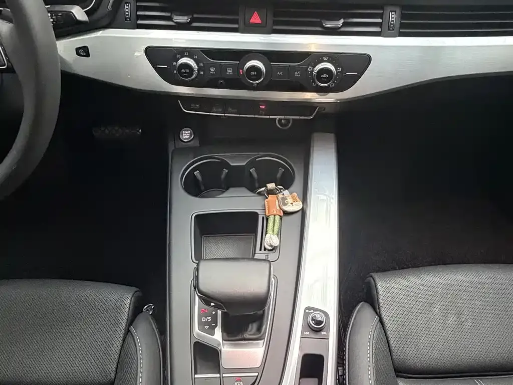 Audi A4L 2023 из CN, фото 7