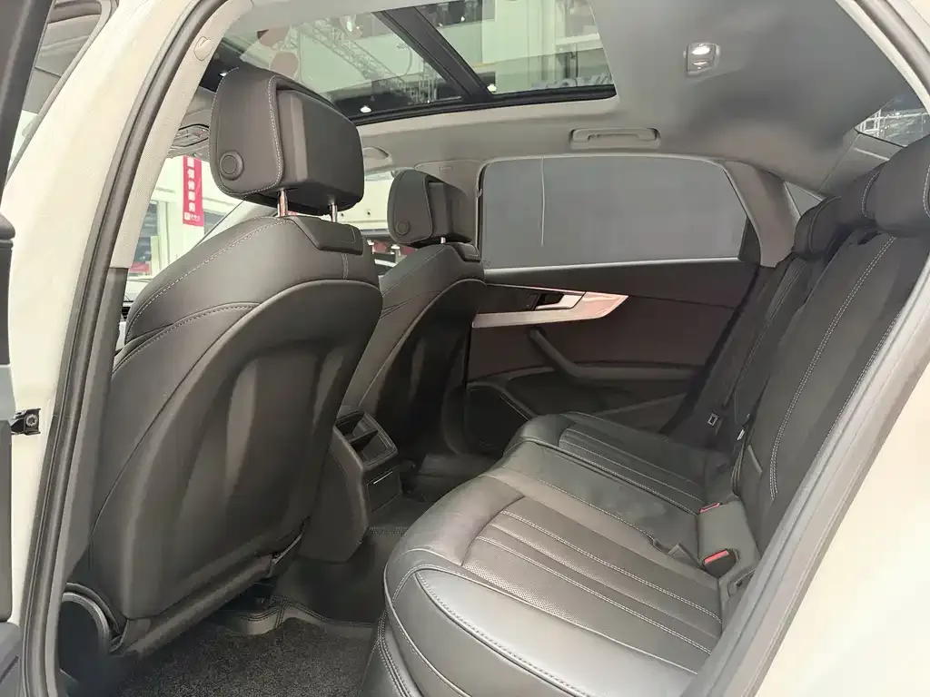 Audi A4L 2023 из CN, фото 8