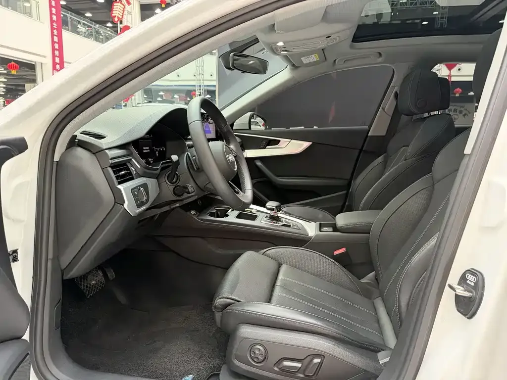 Audi A4L 2023 из CN, фото 9