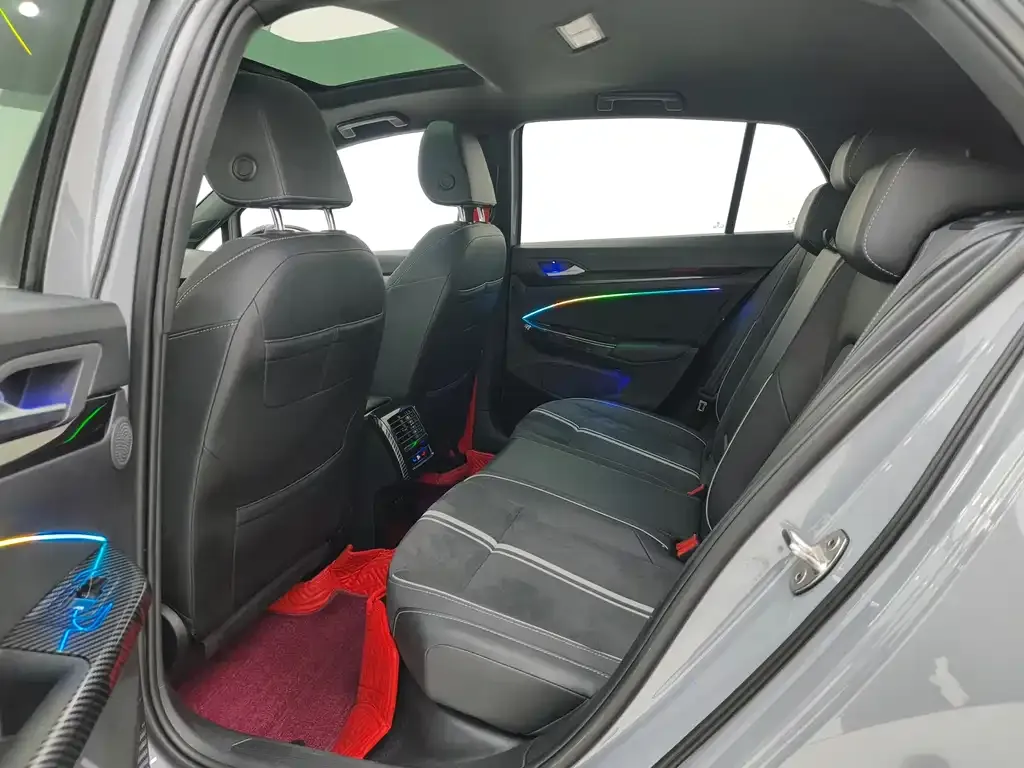 Volkswagen Golf 2022 из CN, фото 8