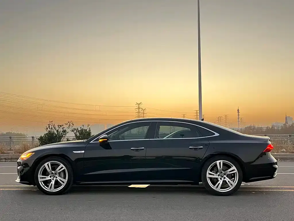 Audi A7L 2023 из CN, фото 3