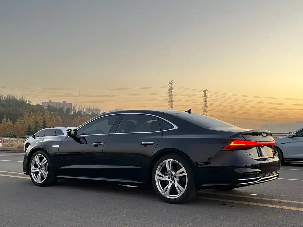 Audi A7L 2023 из CN, фото 4