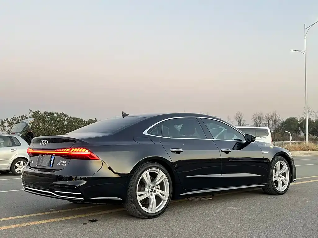 Audi A7L 2023 из CN, фото 6