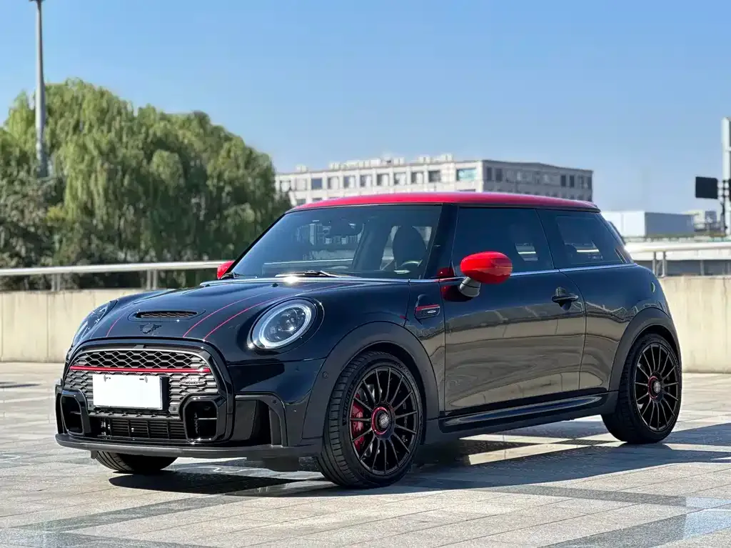 MINI JCW (John Cooper Works) — фото 1