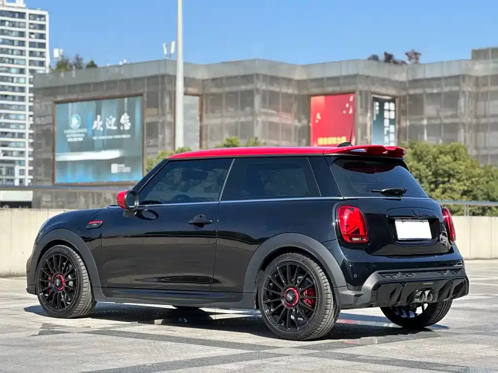 MINI JCW (John Cooper Works) — фото 10