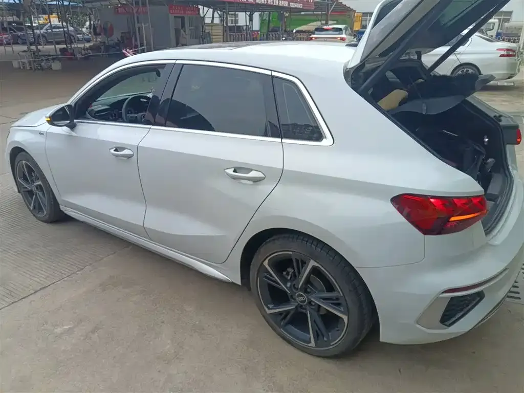 Audi A3 2023 из CN, фото 4