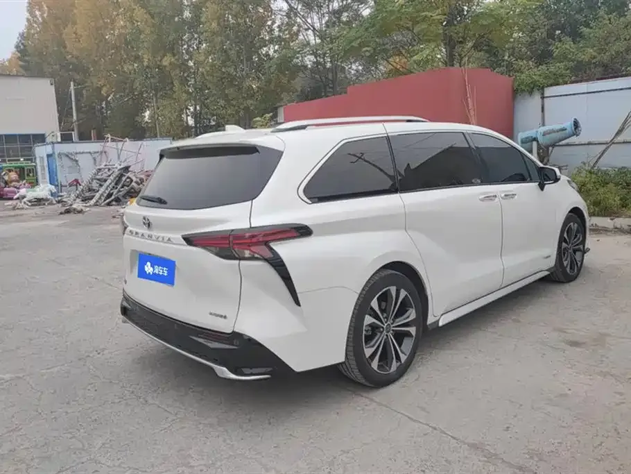 Toyota Granvia 2023 из CN, фото 3
