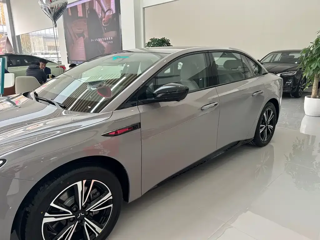 Hongqi EH7 2025 из CN, фото 2