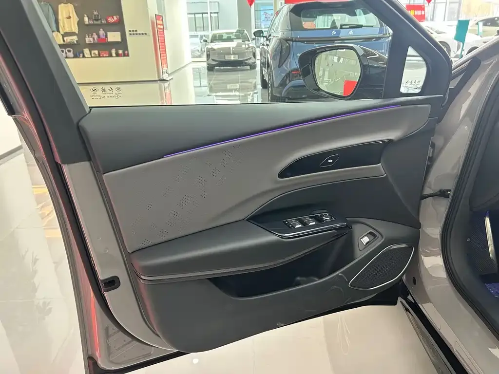 Hongqi EH7 2025 из CN, фото 3