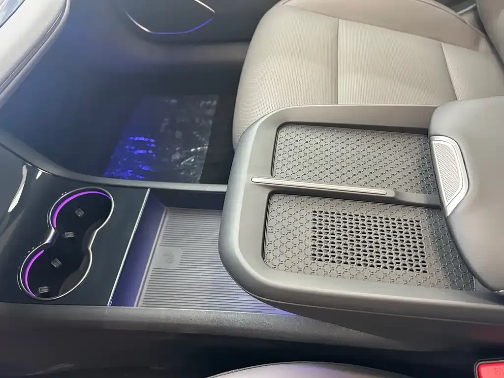 Hongqi EH7 2025 из CN, фото 6