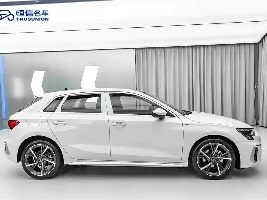 Audi A3 2023 из CN, фото 4
