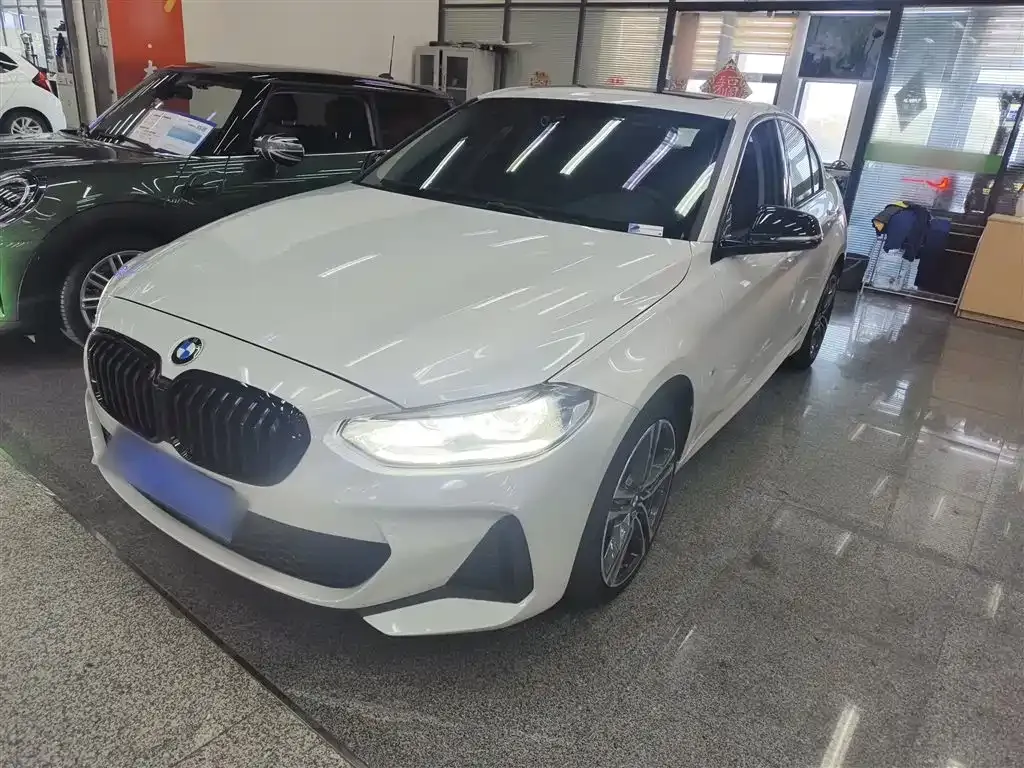 BMW 1 Series 2021 из CN, фото 1