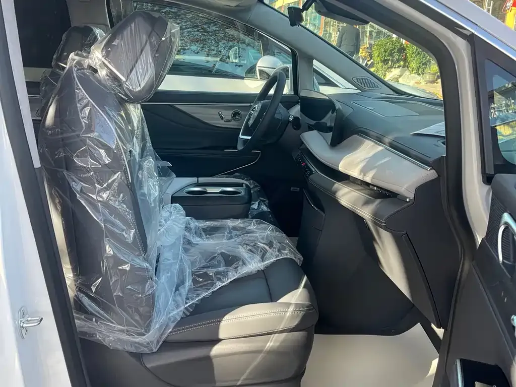 Buick GL8 2025 из CN, фото 4
