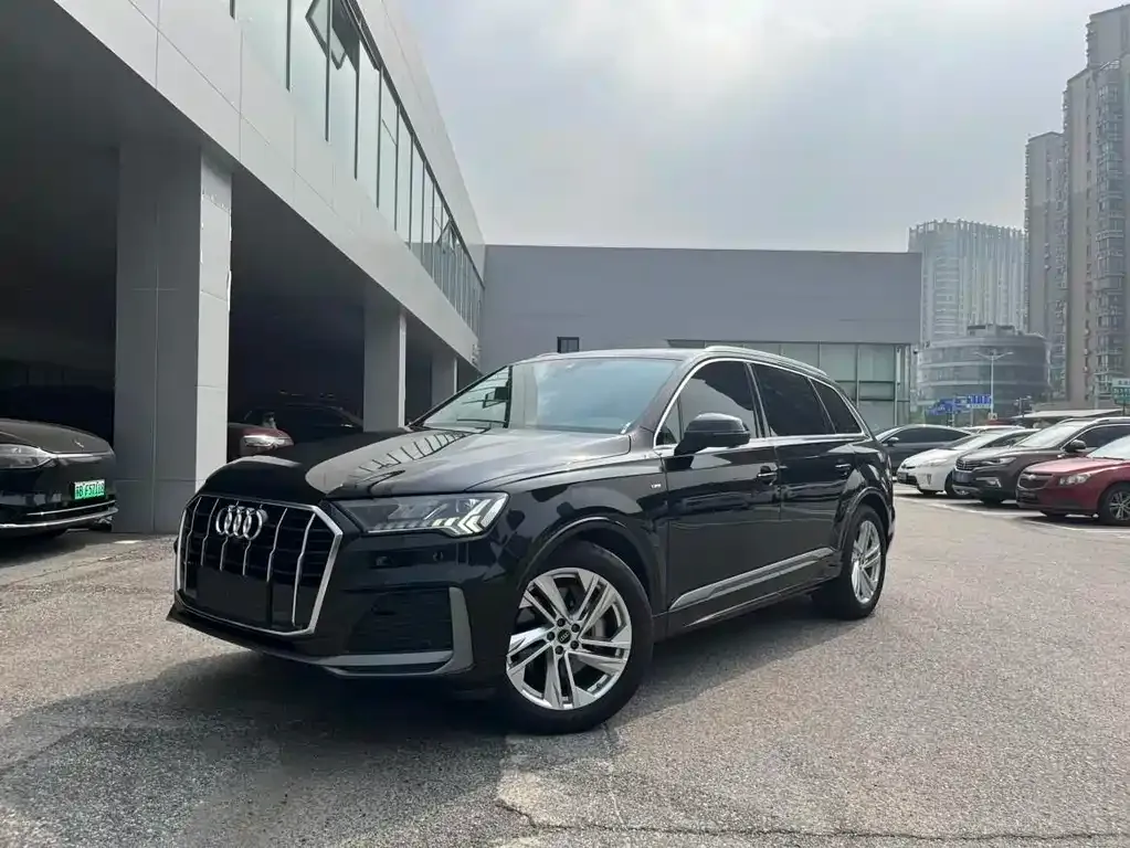 Audi Q7 2024 из CN, фото 1
