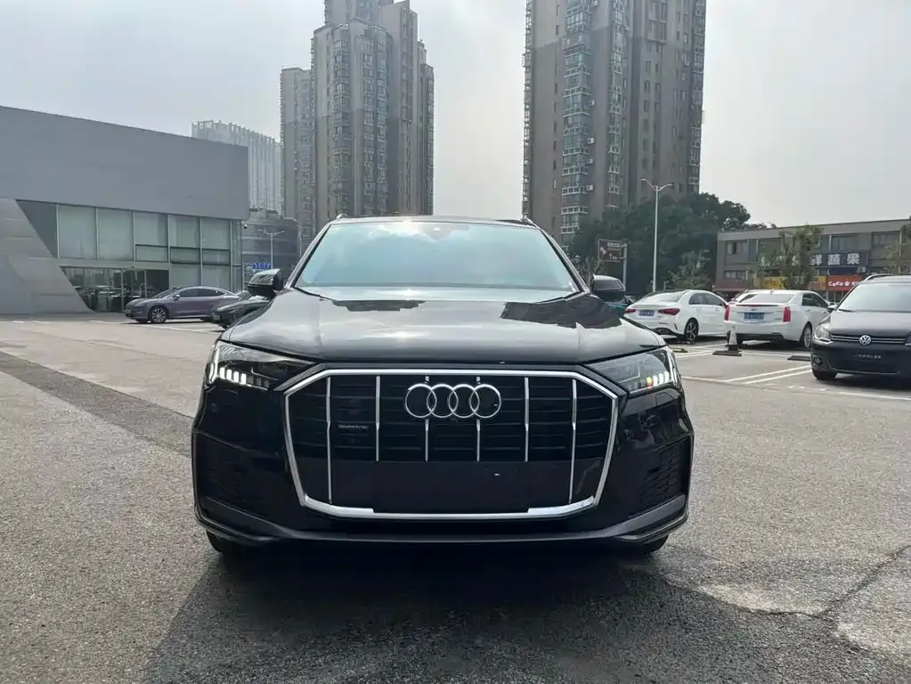 Audi Q7 2024 из CN, фото 3