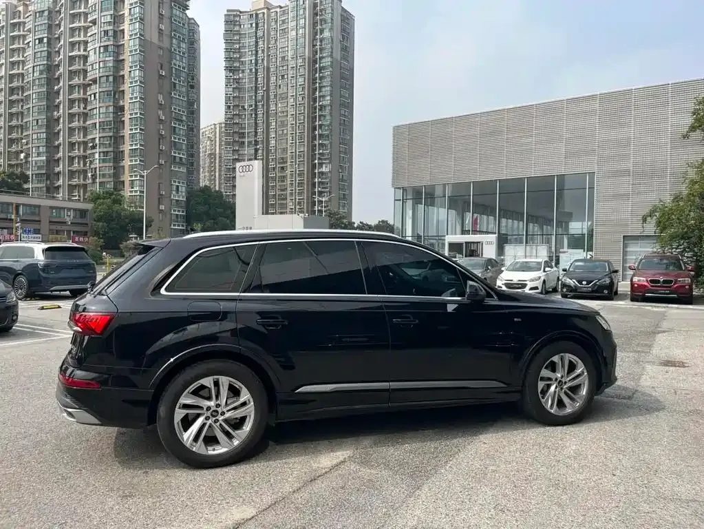 Audi Q7 2024 из CN, фото 6