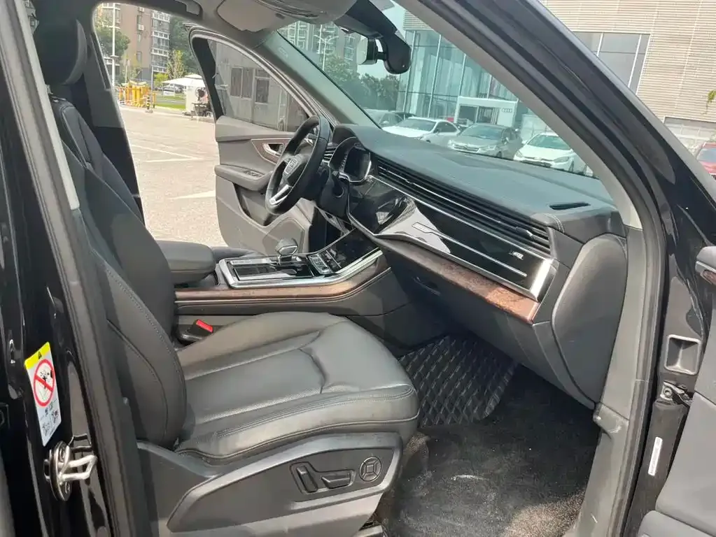 Audi Q7 2024 из CN, фото 7