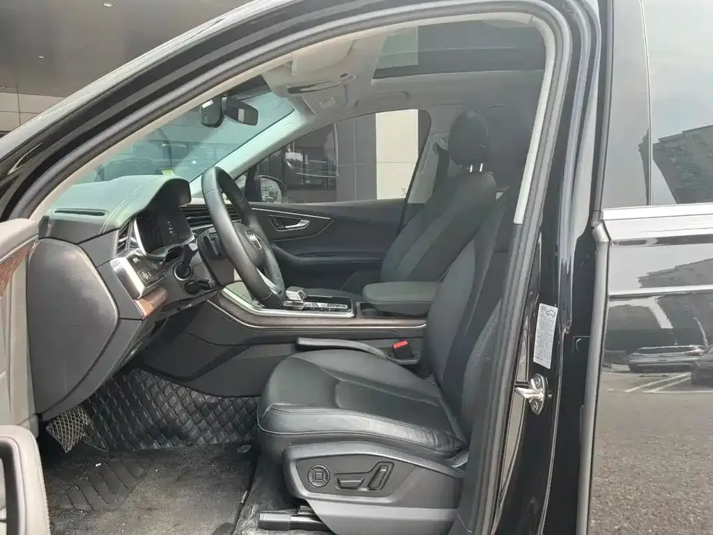 Audi Q7 2024 из CN, фото 8