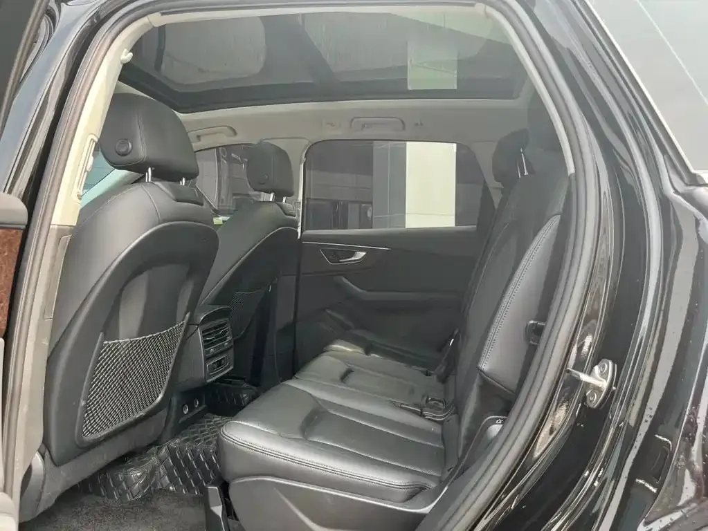 Audi Q7 2024 из CN, фото 9
