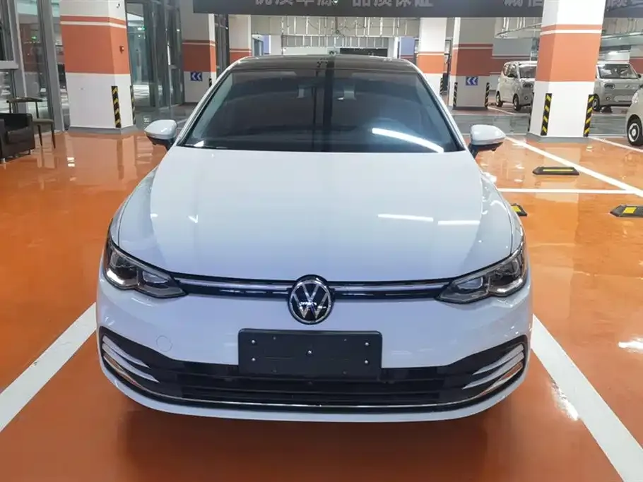 Volkswagen Golf 2023 из CN, фото 2